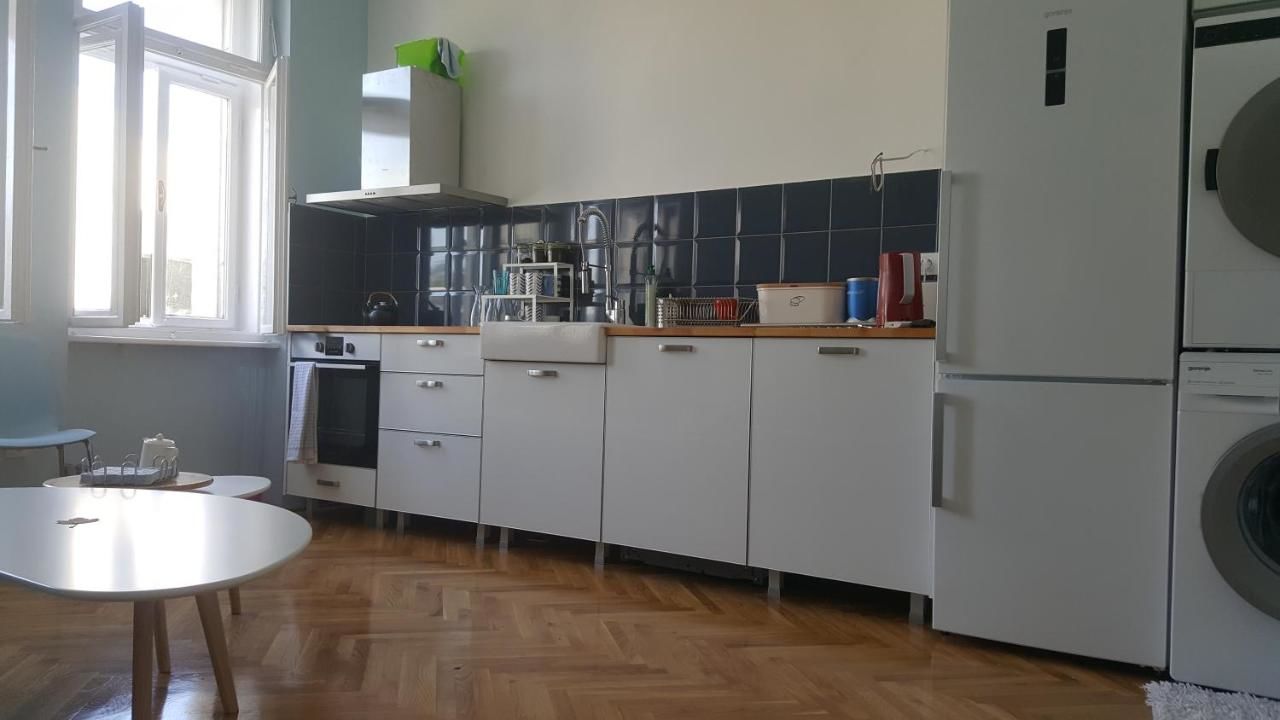 Проживание в семье Room next to Porto Montenegro Тиват