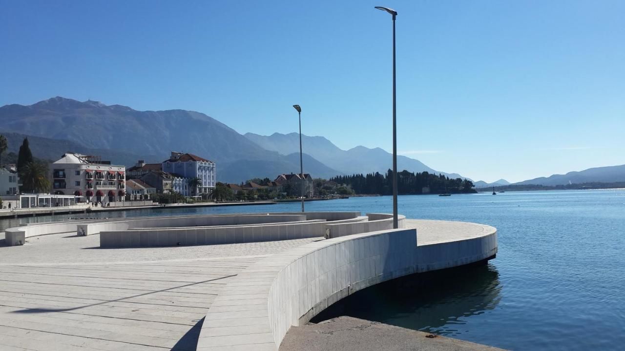 Проживание в семье Room next to Porto Montenegro Тиват