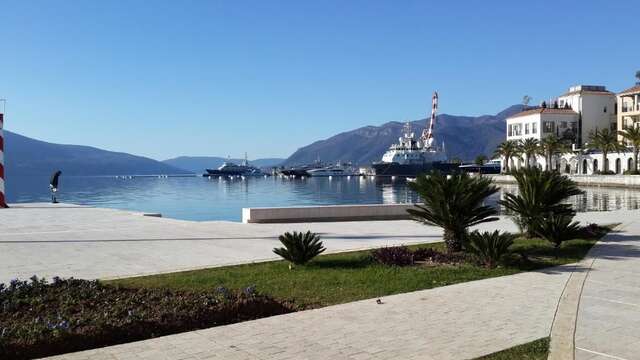 Проживание в семье Room next to Porto Montenegro Тиват-56